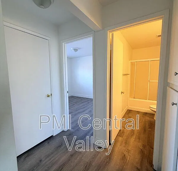 111 N Walnut Ave #1 — Photo 5
