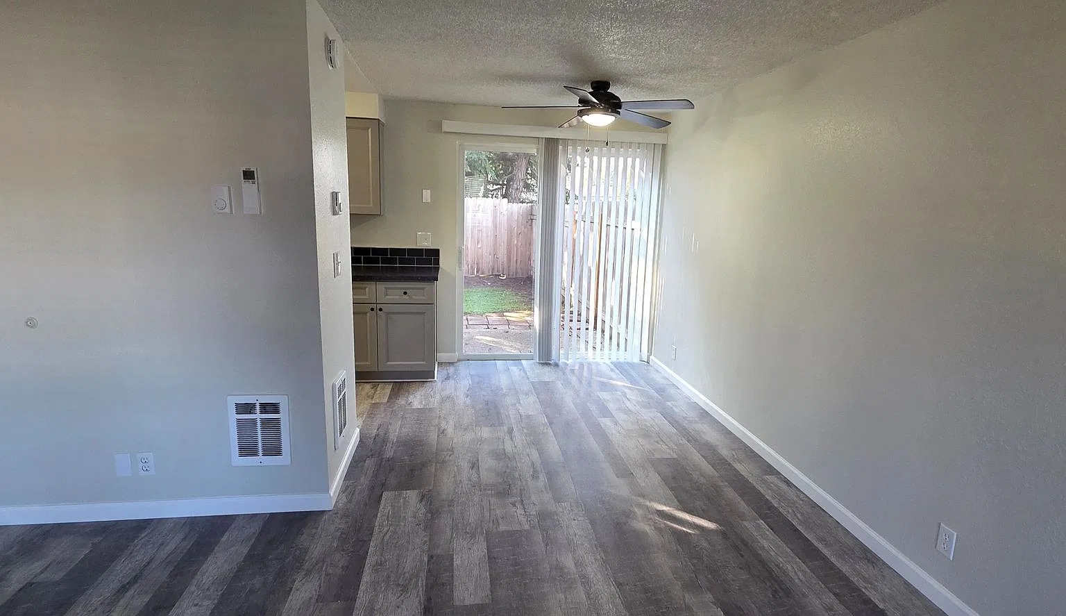 Only $1595/mo for this 3 Bedroom off Barger — Photo 2