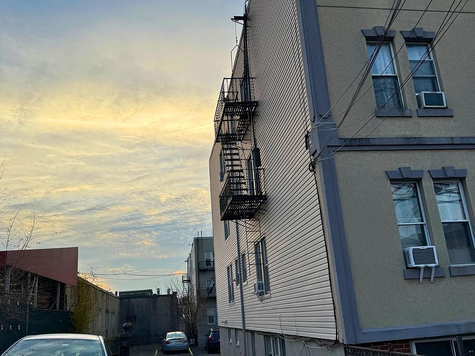2nd image of 305 Cator Ave APT 3F