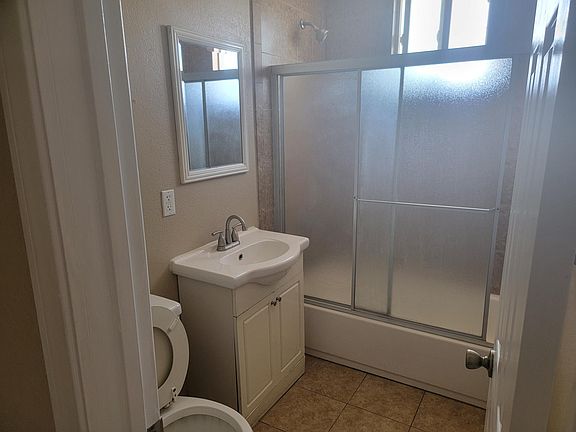 4th image of 720 W 82nd St APT 4