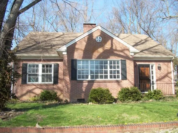 202 Country Club Ln, Hopkinsville, KY 42240
