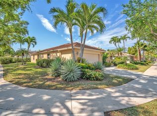 290 Landings Blvd, Weston, FL 33327