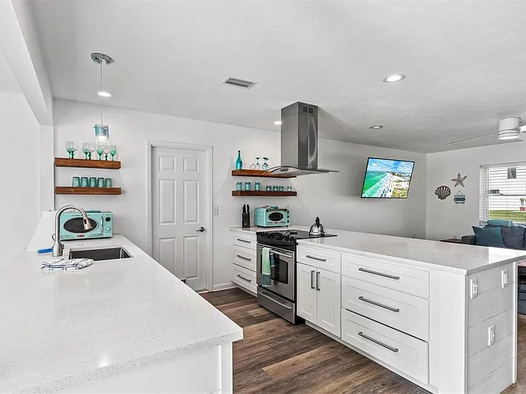 2572 Jefferson Cir — Photo 13