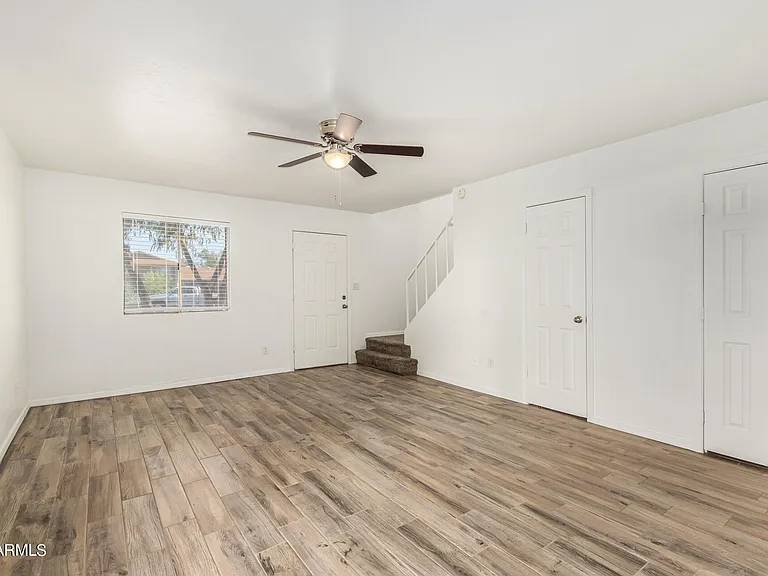 4718 W Orangewood Ave — Photo 6