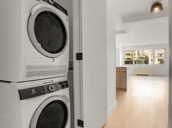 321 East 48th Street 9L image 6 of 6