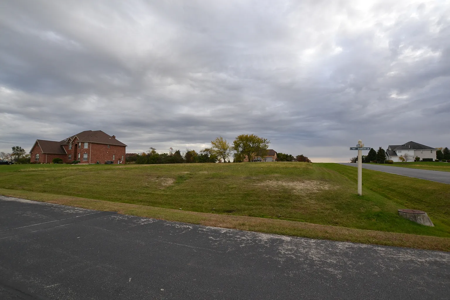 7135 W Gabreski Ln photo 1