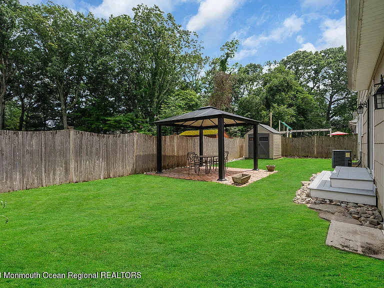 802 Laura Herbert Dr — Photo 24