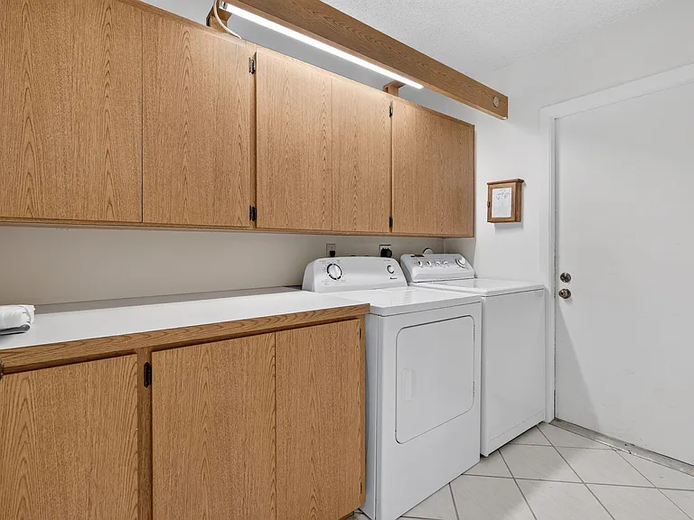 223 E River Park Dr — Photo 31