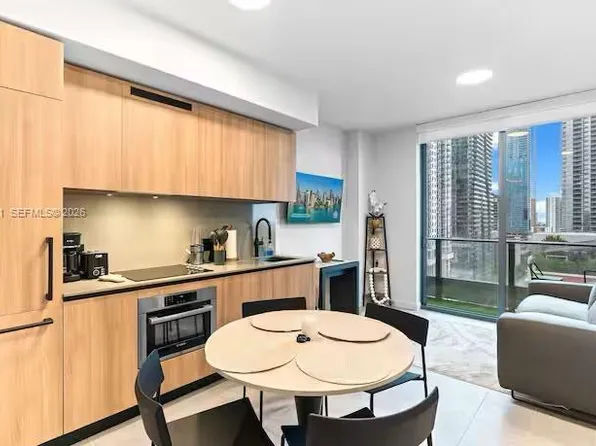121 NE 5th St, Miami, FL