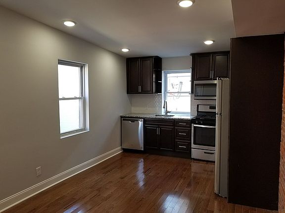 4th image of 1722 Wylie St