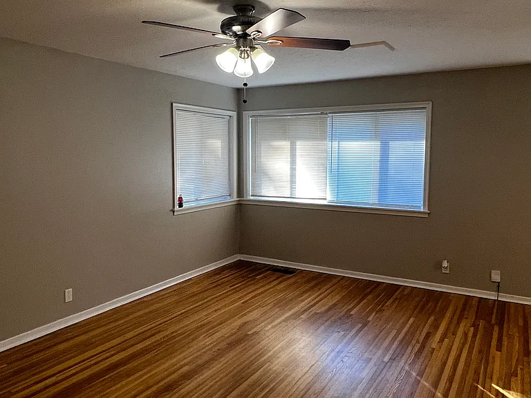 4016 Maple St — Photo 2