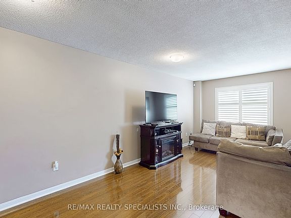 5th image of 2 Clay Brick Ct Unit 19