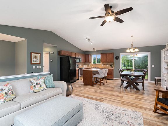 4th image of 9049 Nature Meadows Dr NE