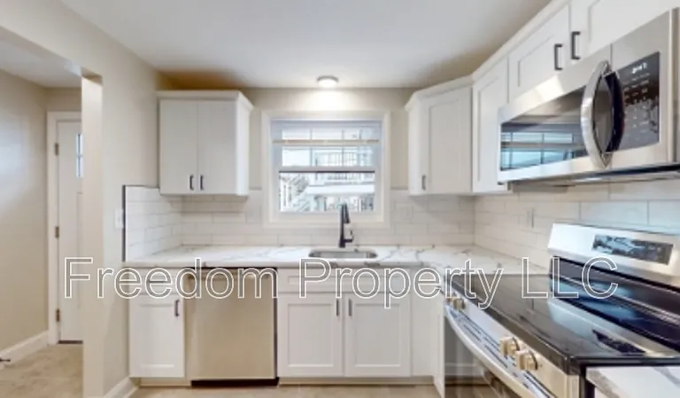 569 Center St #7 — Photo 1