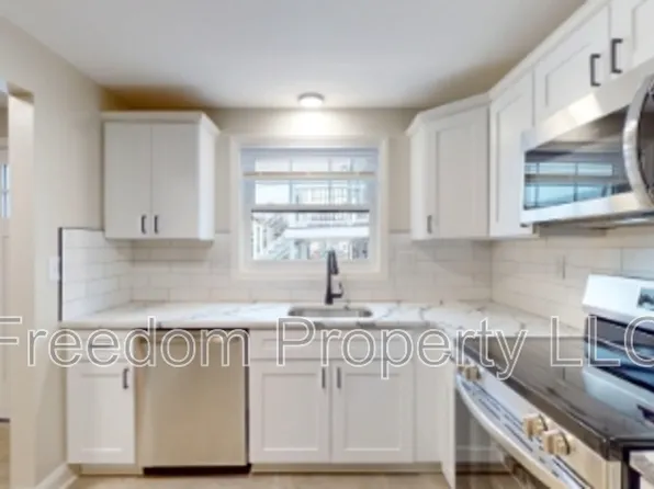 569 Center St APT 7, Wallingford, CT 06492