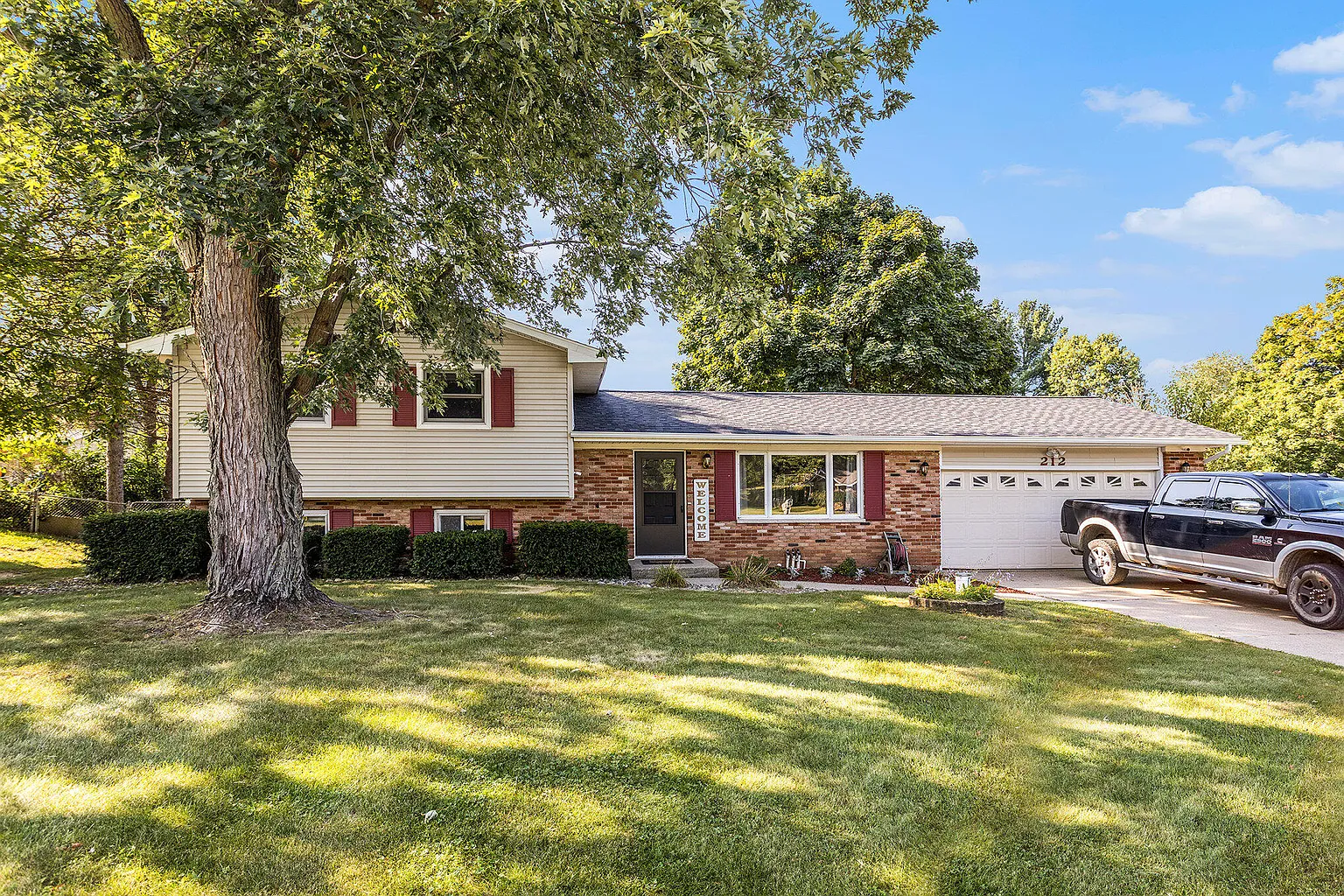 212 Thelma Dr photo 1