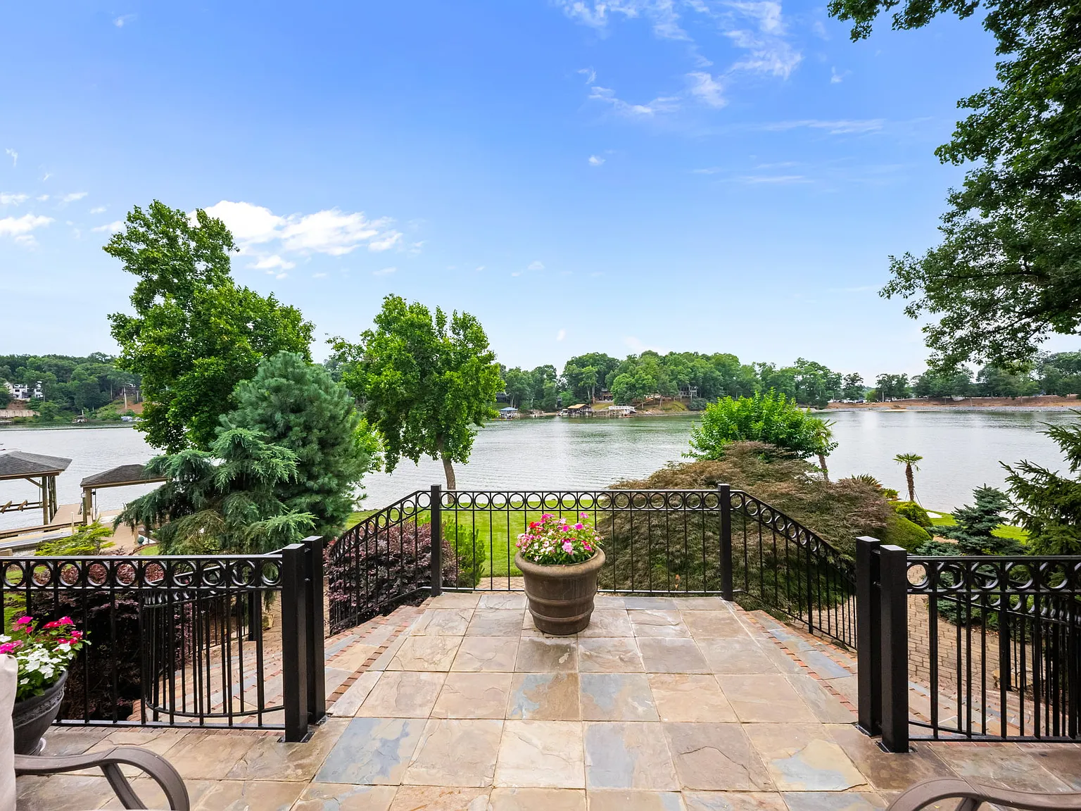 4 bed, 3.5 bath, 4338 sqft, $17,500 — Photo 3