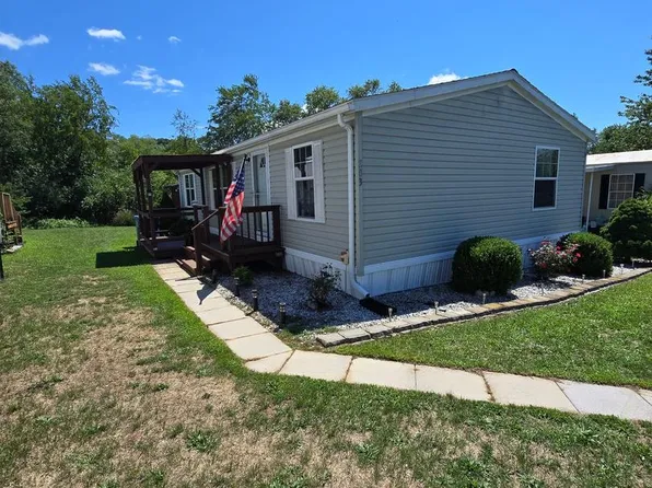 203 Houston Dr, Grantville, PA 17028