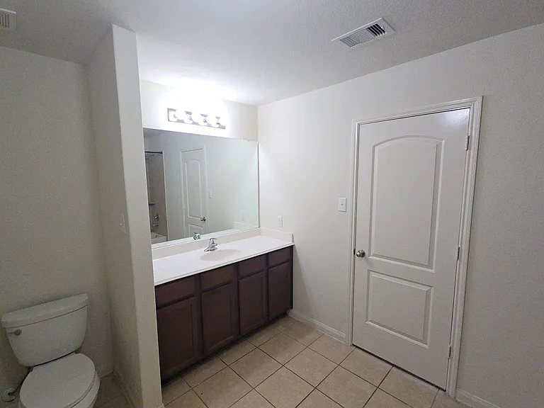 2303 Golden Brandy Ln — Photo 10