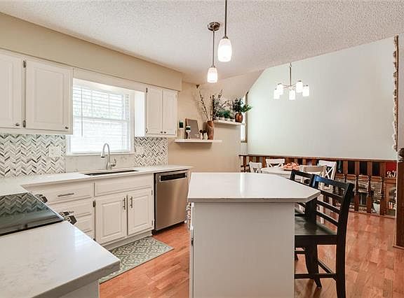 5th image of 5021 Stearns St