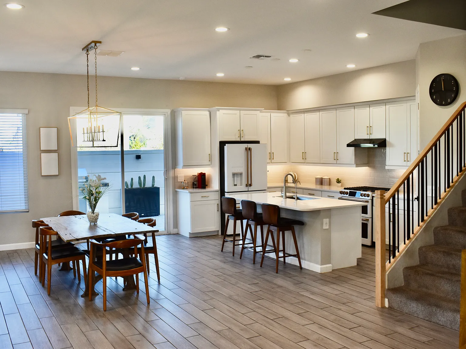 4864 E Village Dr — Photo 4