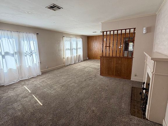 3rd image of 718 E Broadway