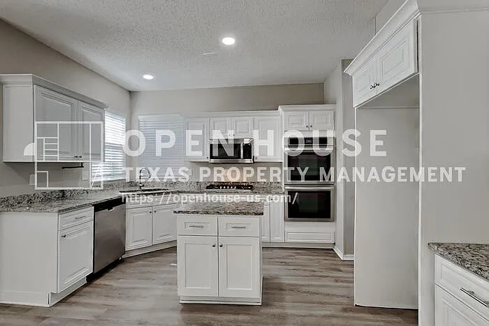5305 Rio Bravo Dr — Photo 8