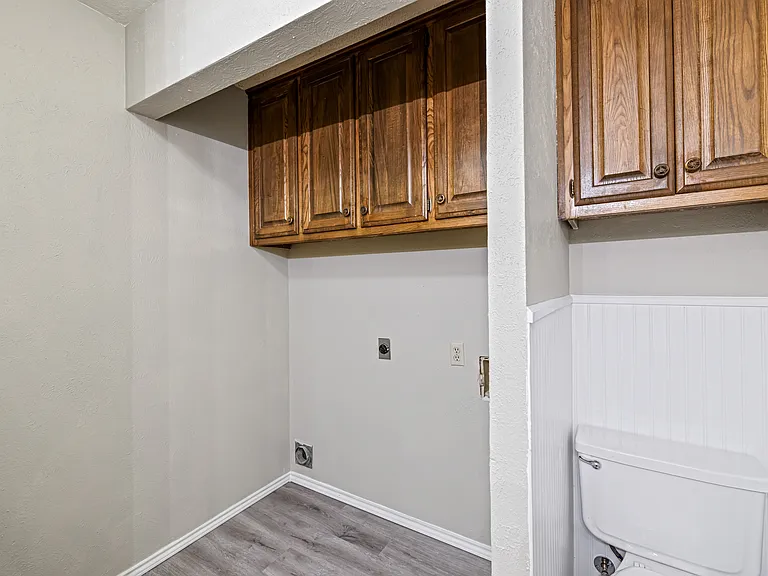 321 Gardenview St — Photo 7