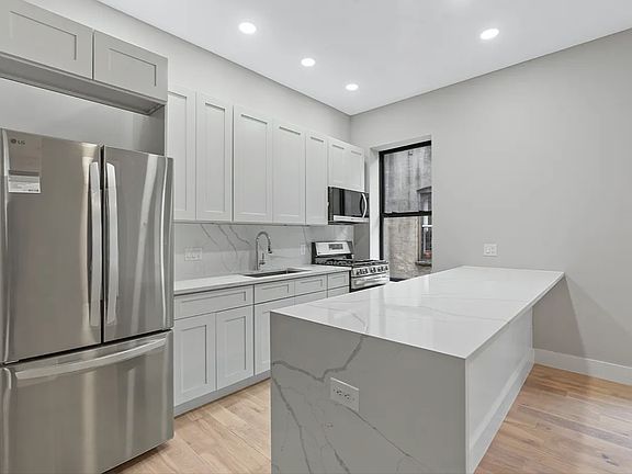 4th image of 100 W 139th St #49