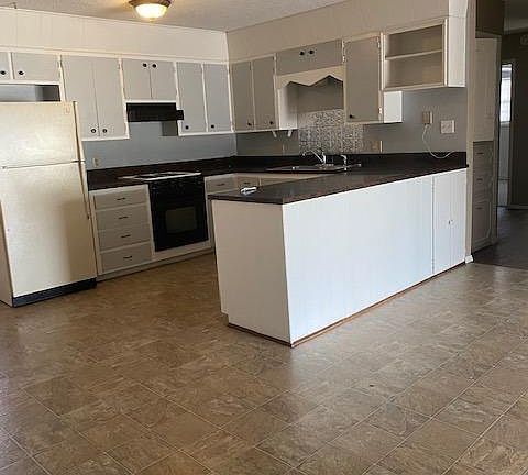 5th image of 1010 S Holly Dr
