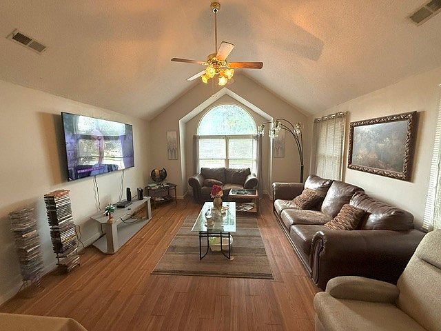2nd image of 2433 & 2435 Annandale Dr