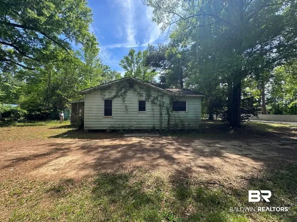 105 Maddox St, East Brewton, AL 36426