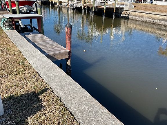 3rd image of 4932 Gulfgate Ln