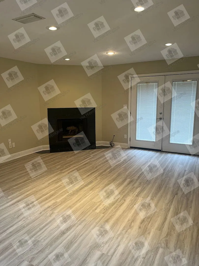 2 bed, 1.5 bath, 1260 sqft, $1,550 — Photo 4
