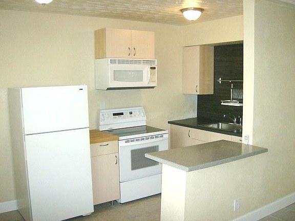2nd image of 837 NE 17th Ter APT 3