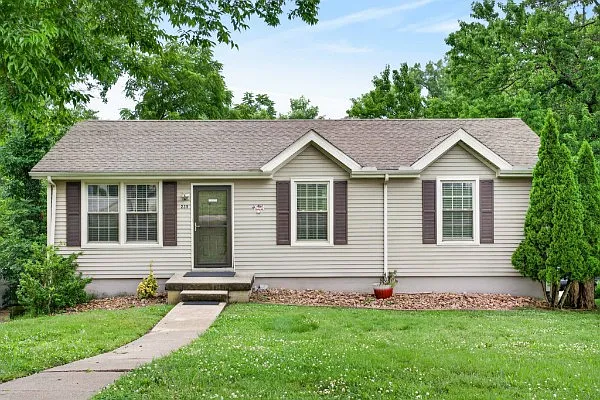 4 bed, 1930 sqft, $2,200 — Photo 2