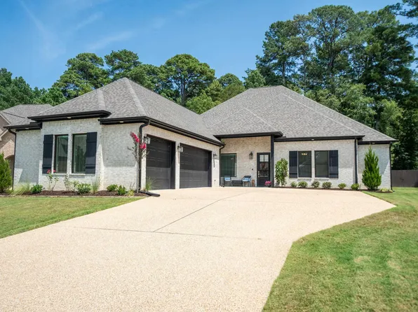 329 Arlington Park Dr, Hot Springs, AR 71901