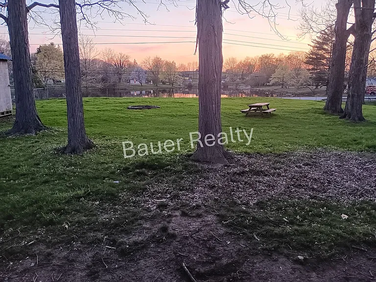 844 Lake Dr — Photo 3