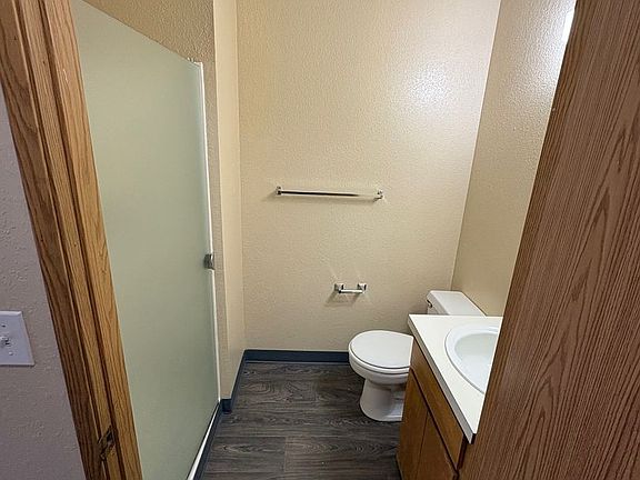 2nd image of 1096-1098 W Regis St #97090ee5a