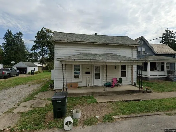 323 Chestnut St, Newcomerstown, OH 43832