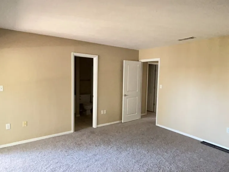 507 NW 39th Rd #310 — Photo 11