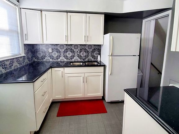 4th image of 322 Beacon Pl