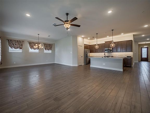 3rd image of 10143 Napier Dr