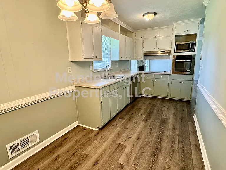 826 Tanner Rd — Photo 5