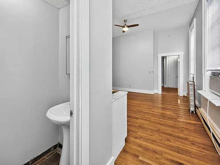 2419 Vine St #2 — Photo 4