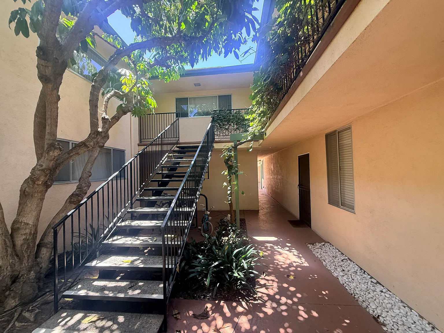 1 bed, 1.0 bath, 788 sqft, $3,400 — Photo 3