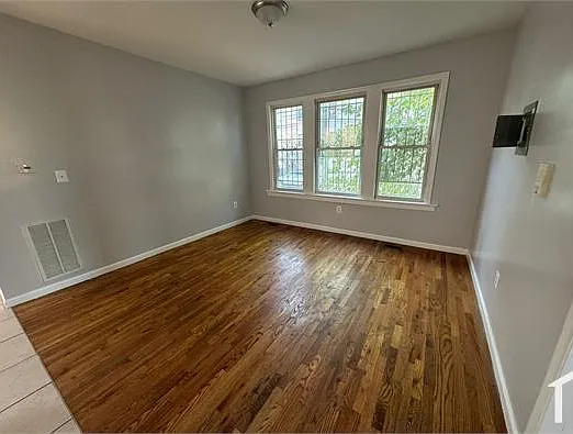 641 15th Ave #1L — Photo 2