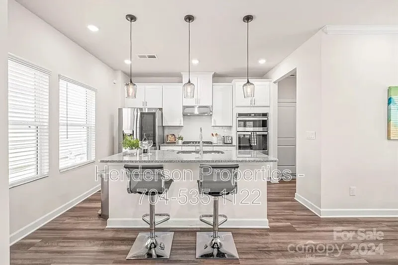 3 bed, 2.5 bath, 1970 sqft, $2,450 — Photo 3