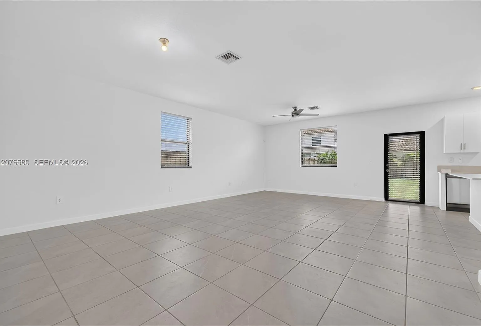 4 bed, 2418 sqft, $4,200 — Photo 3