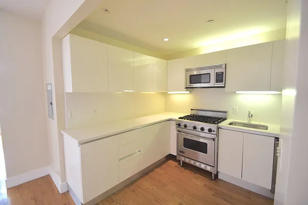 Rented by Bohemia Realty Group | media 4